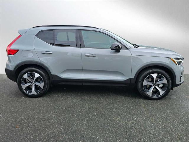 2026 Volvo XC40 Plus, B5 AWD Gas (mild hybrid), Dark