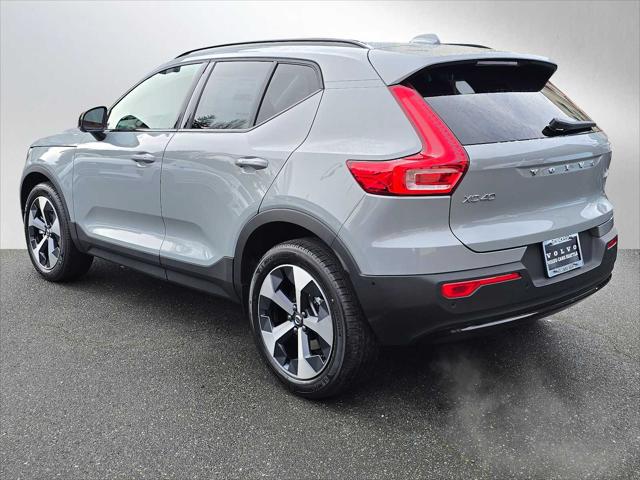 2026 Volvo XC40 Plus, B5 AWD Gas (mild hybrid), Dark