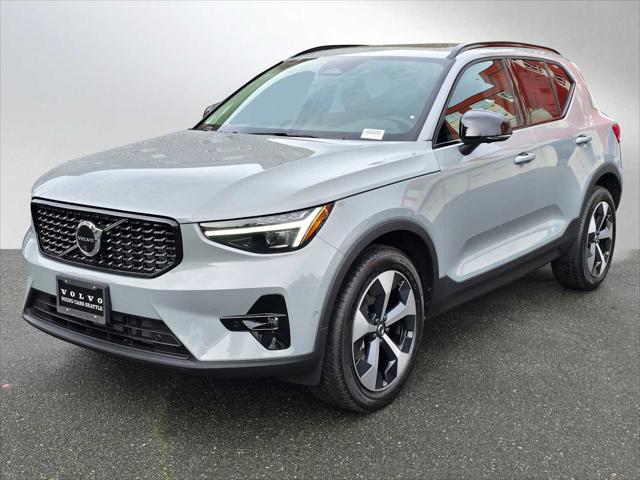 2026 Volvo XC40 Plus, B5 AWD Gas (mild hybrid), Dark
