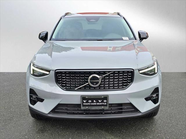 2026 Volvo XC40 Plus, B5 AWD Gas (mild hybrid), Dark