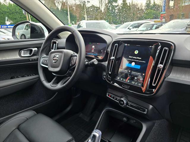 2026 Volvo XC40 Plus, B5 AWD Gas (mild hybrid), Dark