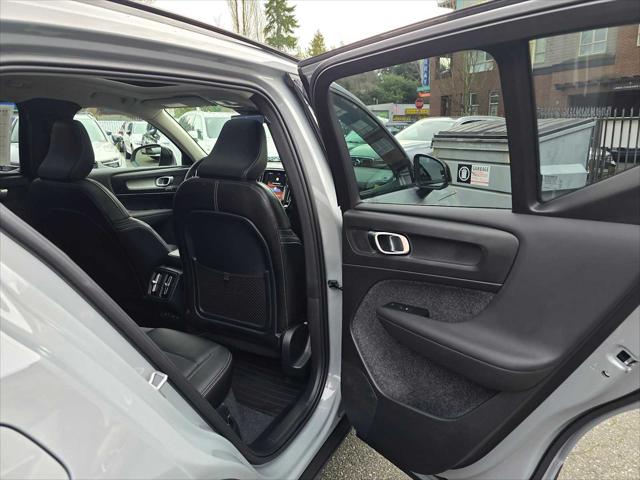 2026 Volvo XC40 Plus, B5 AWD Gas (mild hybrid), Dark