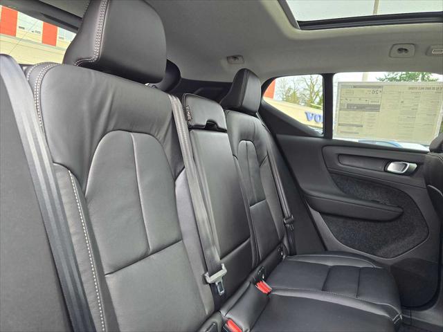 2026 Volvo XC40 Plus, B5 AWD Gas (mild hybrid), Dark