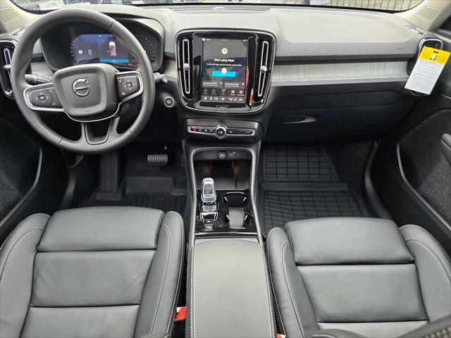 2026 Volvo XC40 Plus, B5 AWD Gas (mild hybrid), Dark