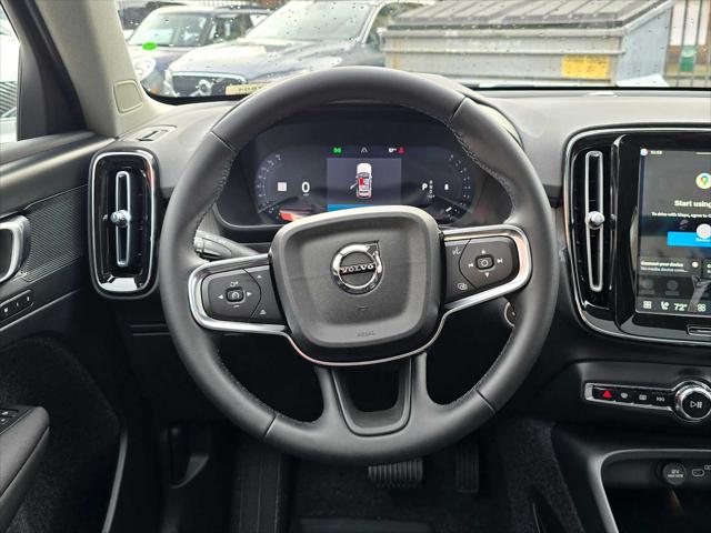 2026 Volvo XC40 Plus, B5 AWD Gas (mild hybrid), Dark