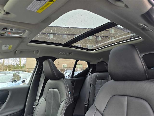 2026 Volvo XC40 Plus, B5 AWD Gas (mild hybrid), Dark