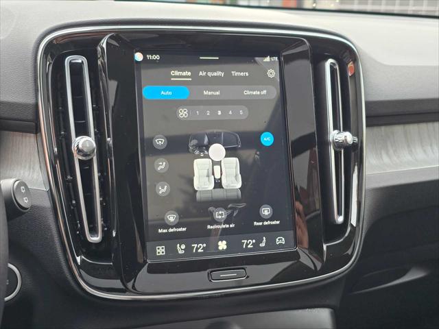 2026 Volvo XC40 Plus, B5 AWD Gas (mild hybrid), Dark