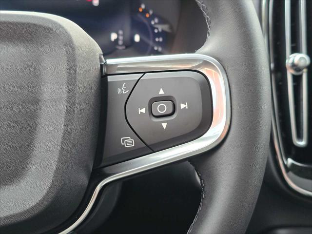 2026 Volvo XC40 Plus, B5 AWD Gas (mild hybrid), Dark