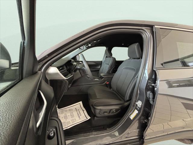2024 Jeep Grand Cherokee L Laredo 4x4