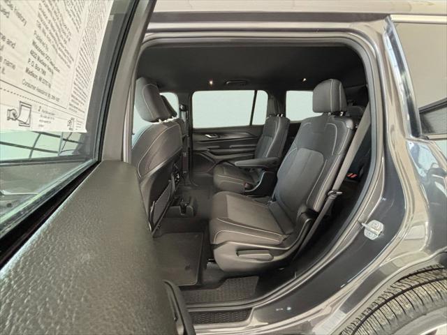 2024 Jeep Grand Cherokee L Laredo 4x4