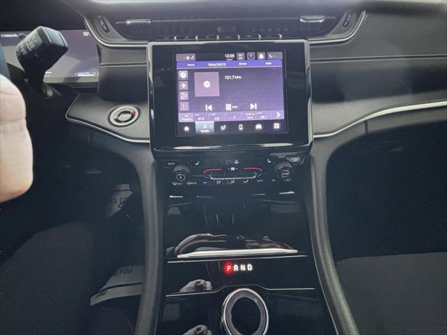 2024 Jeep Grand Cherokee L Laredo 4x4