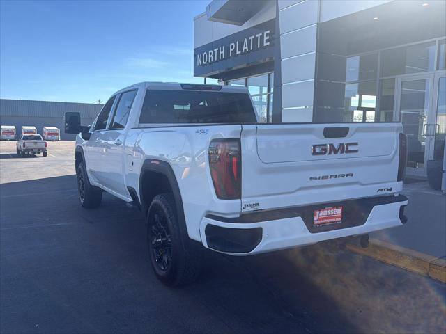 2025 GMC Sierra 2500HD 4WD Crew Cab Standard Bed AT4