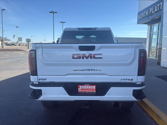 2025 GMC Sierra 2500HD 4WD Crew Cab Standard Bed AT4