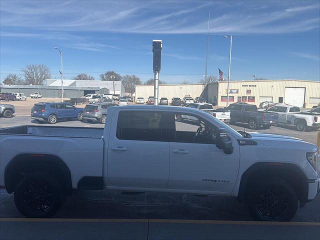 2025 GMC Sierra 2500HD 4WD Crew Cab Standard Bed AT4