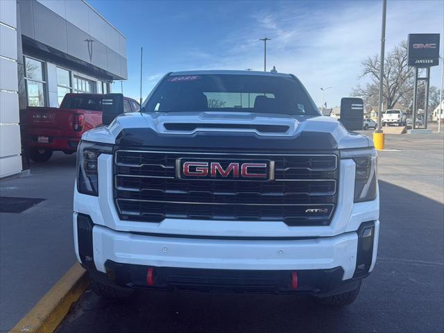2025 GMC Sierra 2500HD 4WD Crew Cab Standard Bed AT4