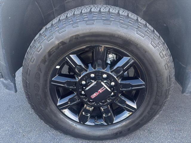 2025 GMC Sierra 2500HD 4WD Crew Cab Standard Bed AT4