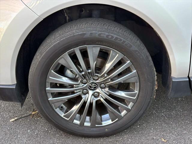 2023 Toyota Venza Limited [11]