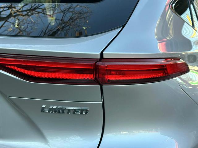 2023 Toyota Venza Limited [12]