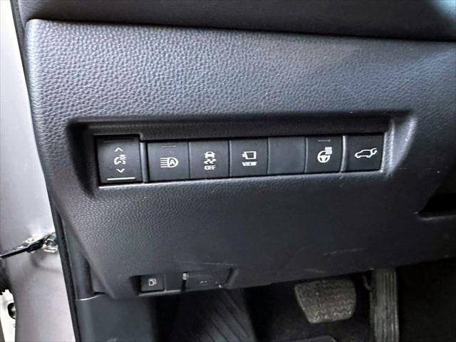 2023 Toyota Venza Limited [21]