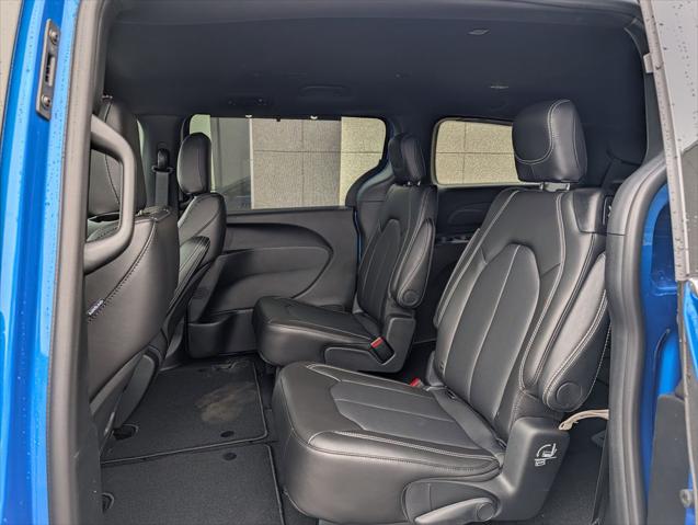 2026 Chrysler Pacifica Select AWD