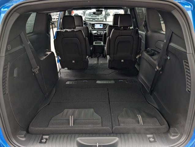 2026 Chrysler Pacifica Select AWD