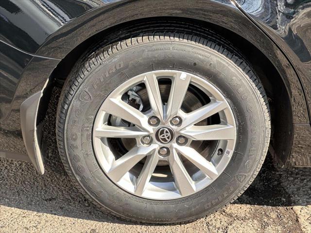 2025 Toyota Camry LE [8]