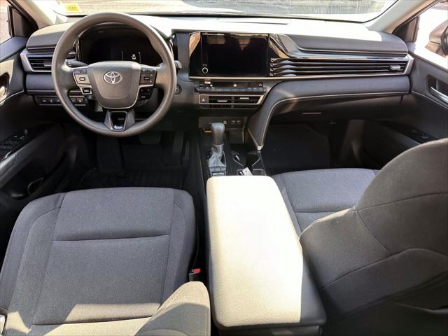 2025 Toyota Camry LE [14]
