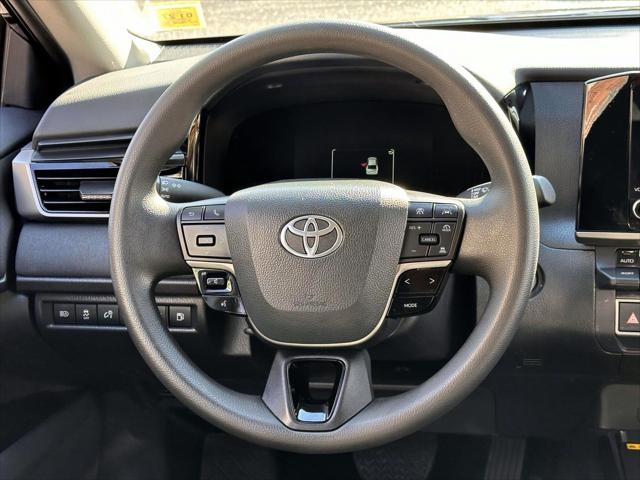2025 Toyota Camry LE [15]
