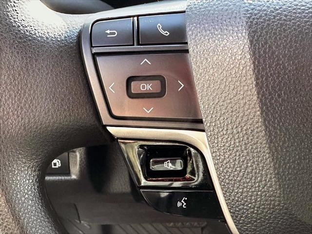 2025 Toyota Camry LE [18]