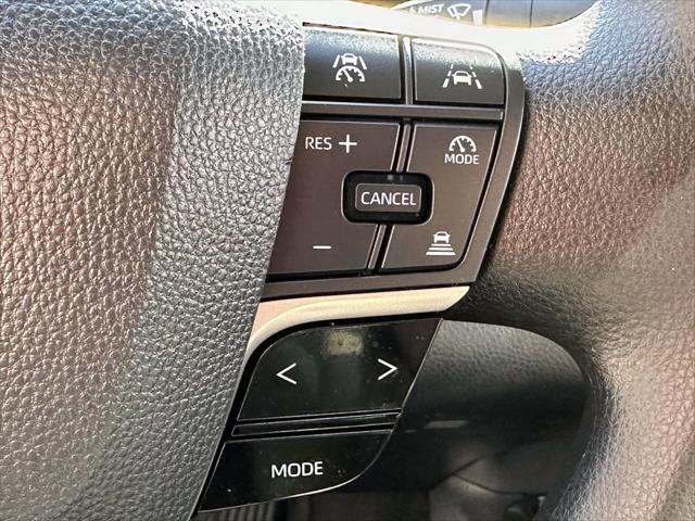 2025 Toyota Camry LE [19]