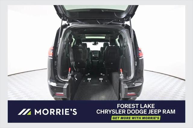 2025 Chrysler Pacifica Select for sale in Forest Lake, MN