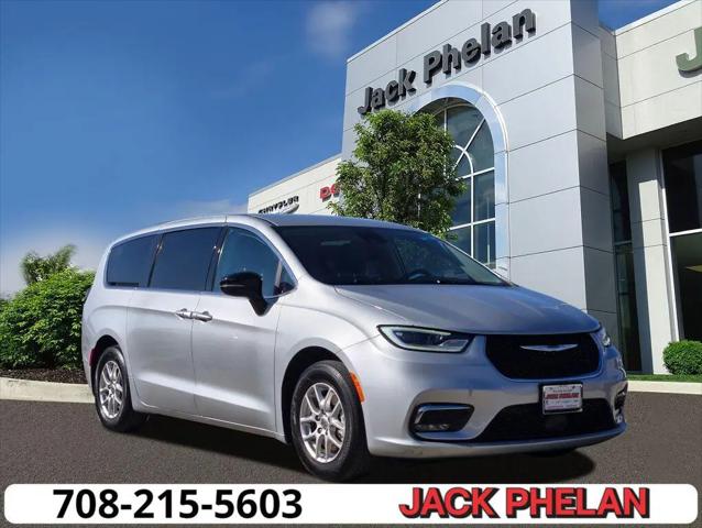 2024 Chrysler Pacifica Touring L for sale in Countryside, IL