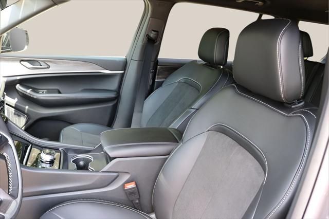 2026 Jeep Grand Cherokee Altitude 4x2