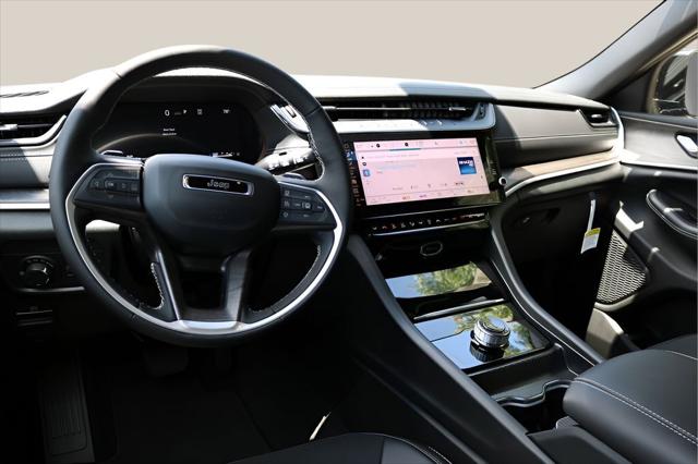 2026 Jeep Grand Cherokee Altitude 4x2