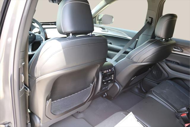 2026 Jeep Grand Cherokee Altitude 4x2