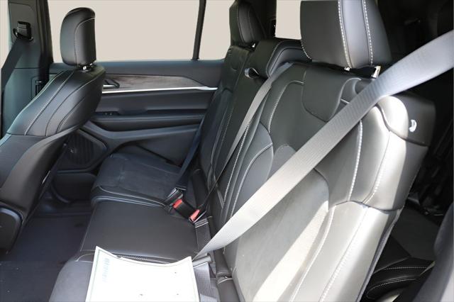 2026 Jeep Grand Cherokee Altitude 4x2