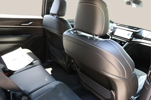 2026 Jeep Grand Cherokee Altitude 4x2
