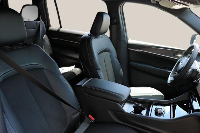 2026 Jeep Grand Cherokee Altitude 4x2