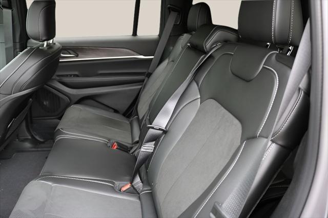 2026 Jeep Grand Cherokee Altitude 4x2