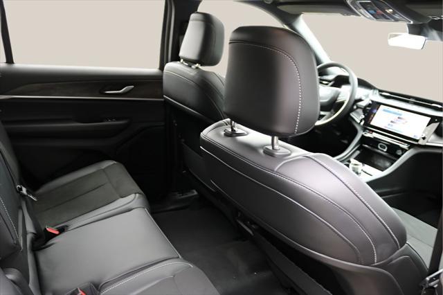 2026 Jeep Grand Cherokee Altitude 4x2