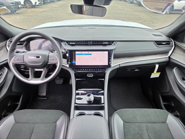 2026 Jeep Grand Cherokee L GRAND CHEROKEE L LAREDO ALTITUDE 4X4 2026 Jeep Grand Cherokee L GRAND CHEROKEE L LAREDO ALTITUDE 4X4