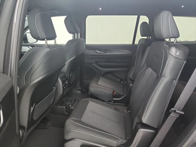 2026 Jeep Grand Cherokee Laredo 4x4