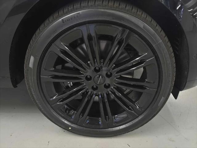 2026 Land Rover Range Rover P615 SV