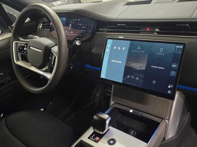 2026 Land Rover Range Rover P615 SV