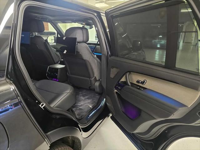 2026 Land Rover Range Rover P615 SV