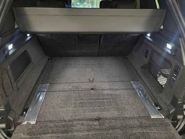 2026 Land Rover Range Rover P615 SV