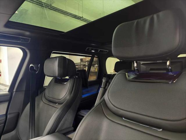 2026 Land Rover Range Rover P615 SV