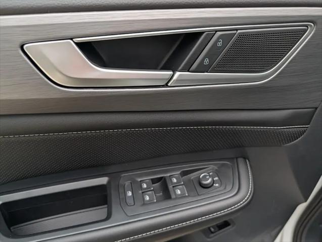 2026 Volkswagen Atlas Cross Sport SE with Technology