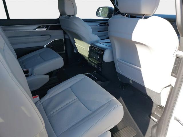 2026 Jeep Grand Wagoneer 4x2