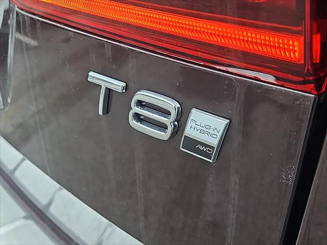 2026 Volvo XC60 Plug-In Hybrid Ultra, T8 AWD Electric/Gasoline, Dark